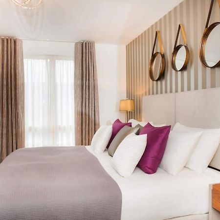 Stylish And Central Two Bedroom & Two Bathroom Apartment With Free Parking Exterior foto